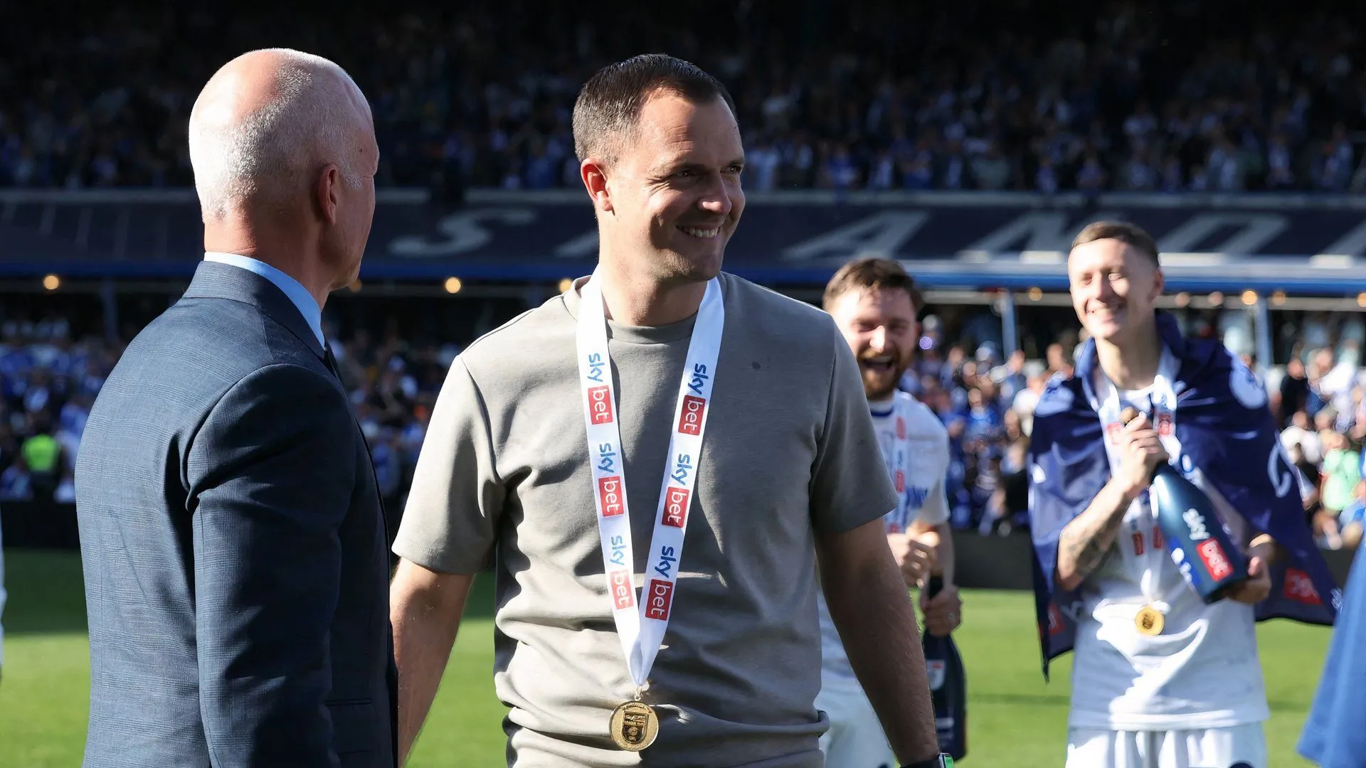 Chủ sở hữu Tom Wagner và HLV Chris Davies của Birmingham City