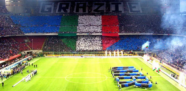 Cổ động viên Inter Milan trên khán đài San Siro trong trận đấu sân nhà