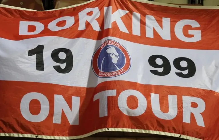 Cờ hiệu câu lạc bộ Dorking Wanderers FC