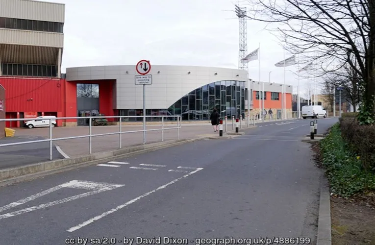Cổng vào chính Sân vận động Gateshead International.