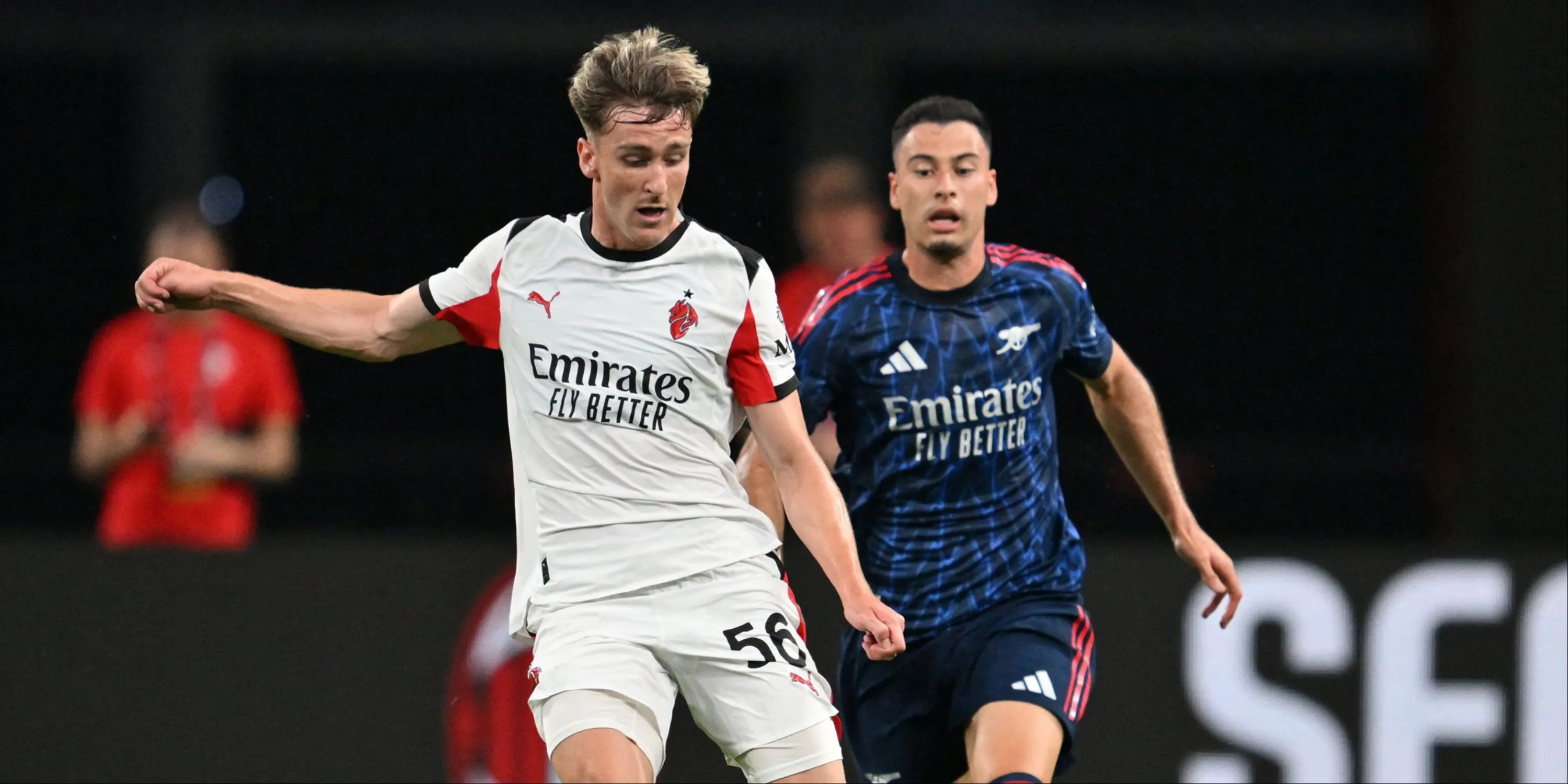 Gabriel Martinelli thi đấu trên sân trong trận giao hữu của Arsenal