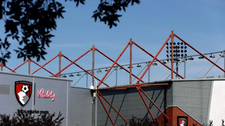 Góc nhìn bên ngoài sân vận động Vitality Stadium