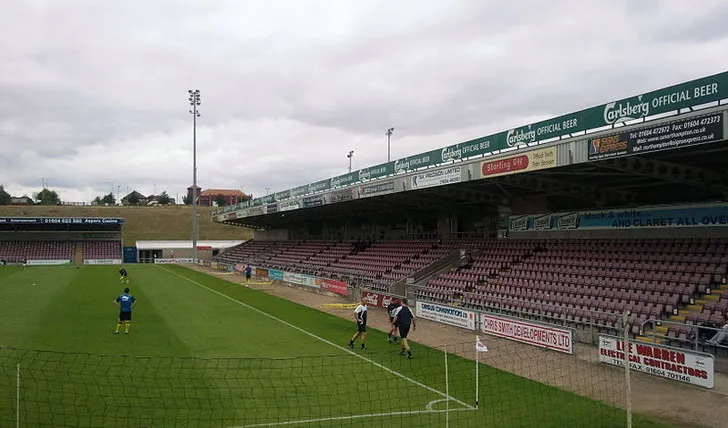 Góc nhìn cận cảnh các khán đài Sixfields Stadium