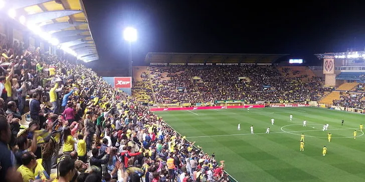 Góc nhìn cận cảnh sân Estadio de la Cerámica từ khán đài