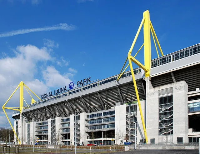 Góc nhìn tổng thể sân vận động Signal Iduna Park (Westfalenstadion)