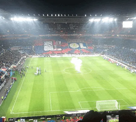 Góc nhìn từ khán đài bên trong Groupama Stadium