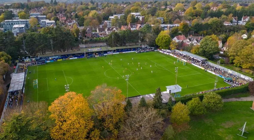 Góc nhìn từ trên cao của sân vận động Clarence Park, cho thấy bố cục sân và các khu vực xung quanh