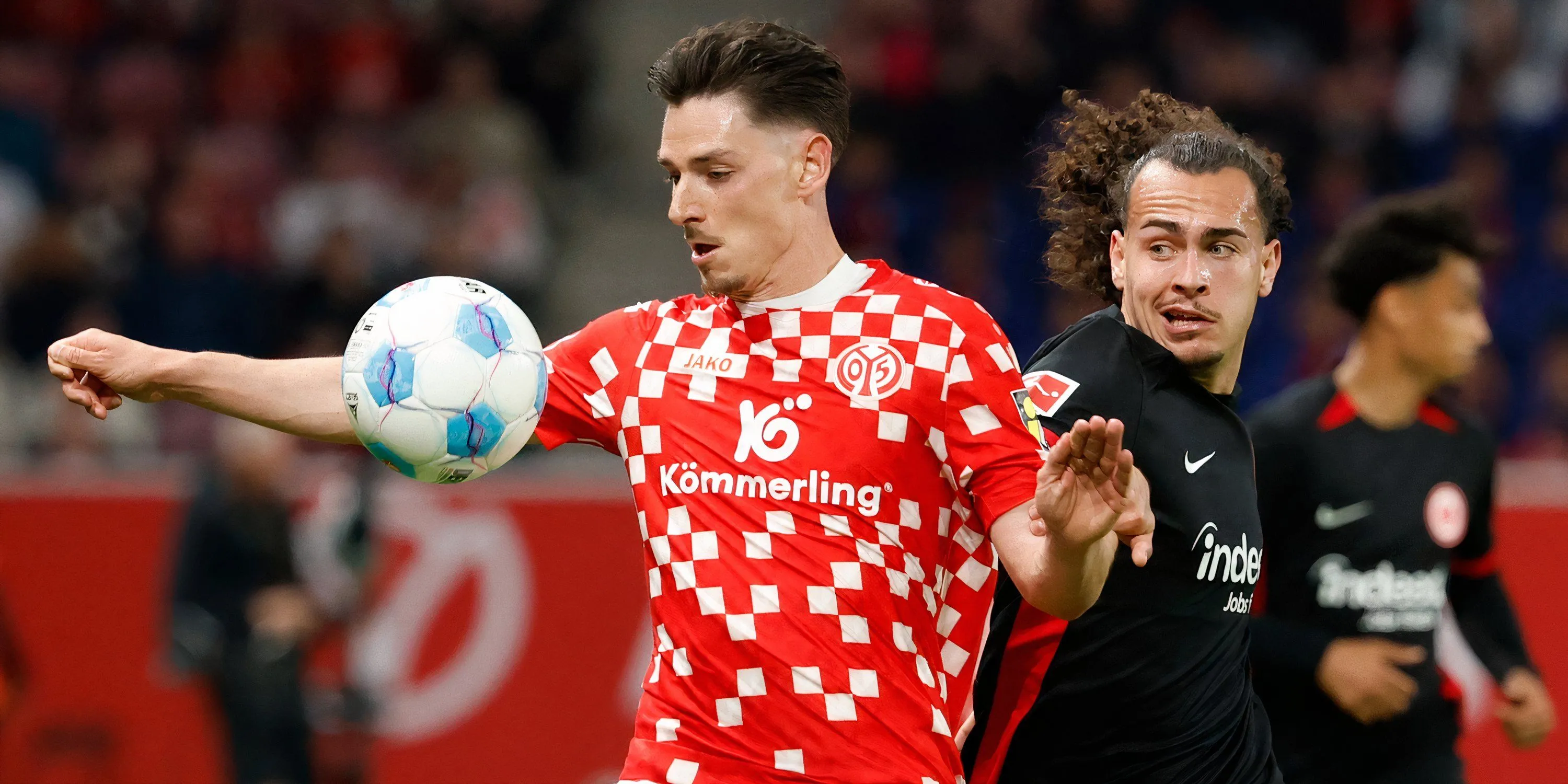 Hậu vệ cánh Anthony Caci của Mainz 05 - mục tiêu của Leeds