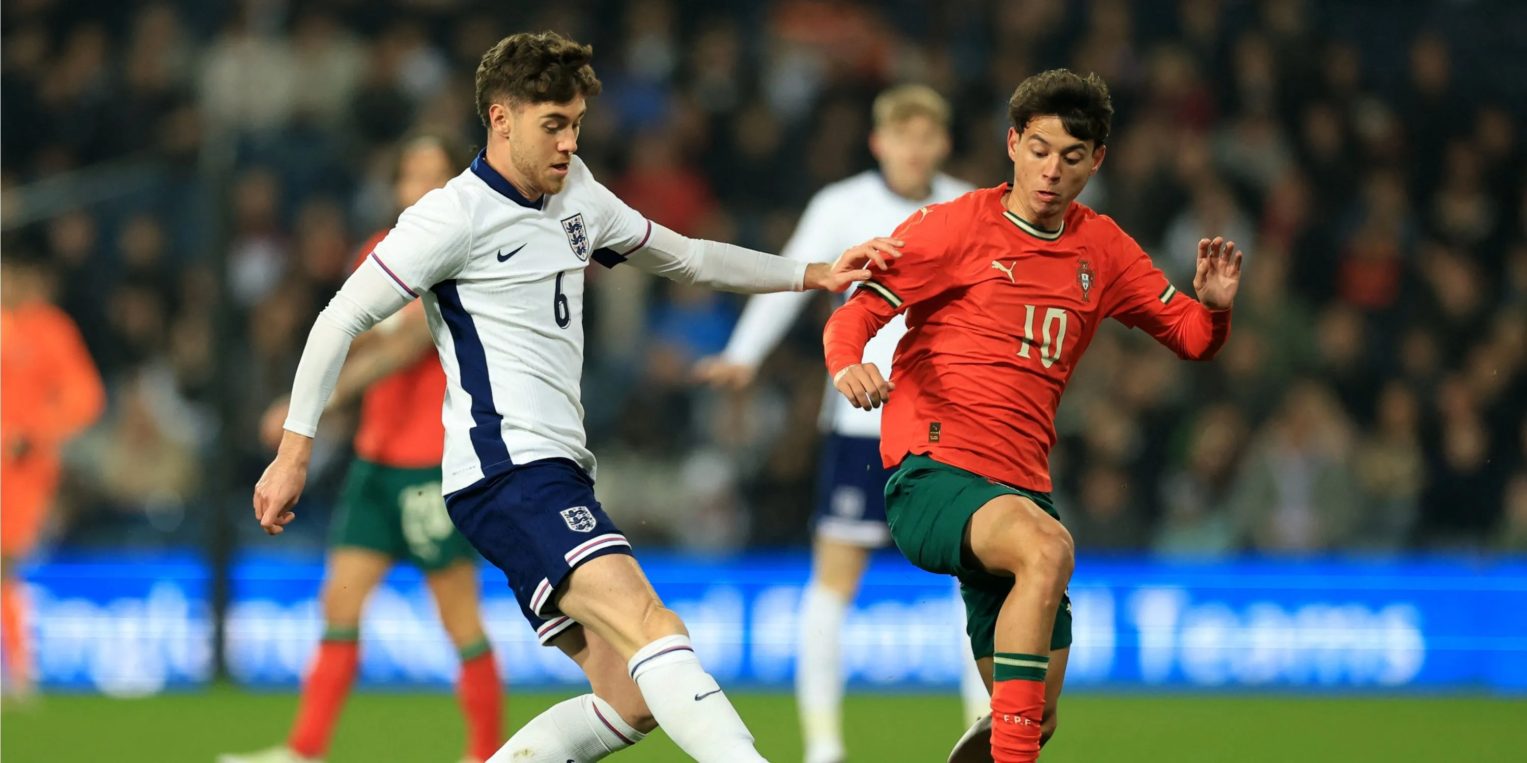 Hayden Hackney, tiền vệ tài năng của U21 Anh và mục tiêu chuyển nhượng 20 triệu bảng của Crystal Palace.