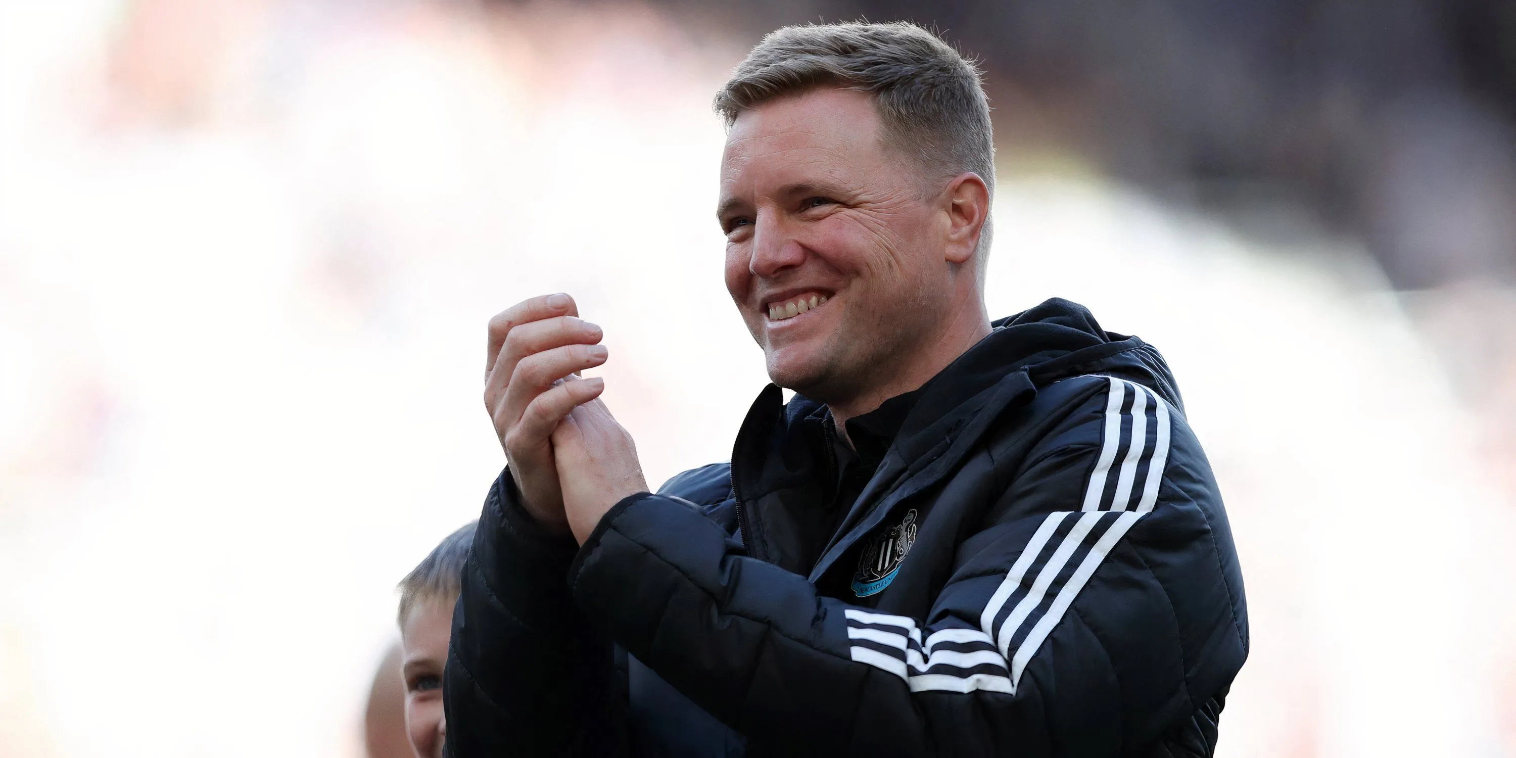 Huấn luyện viên Eddie Howe của Newcastle United trầm tư trên sân tập