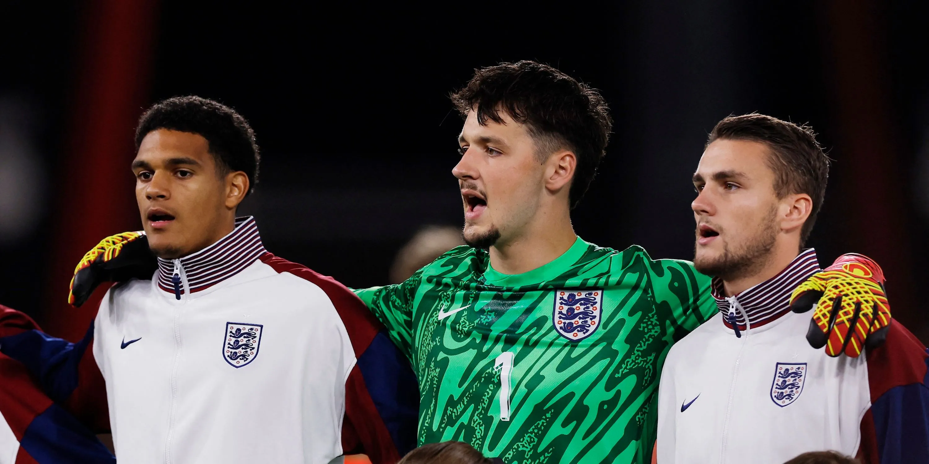 James Trafford, mục tiêu của Man City, trong đội hình tuyển U21 Anh.