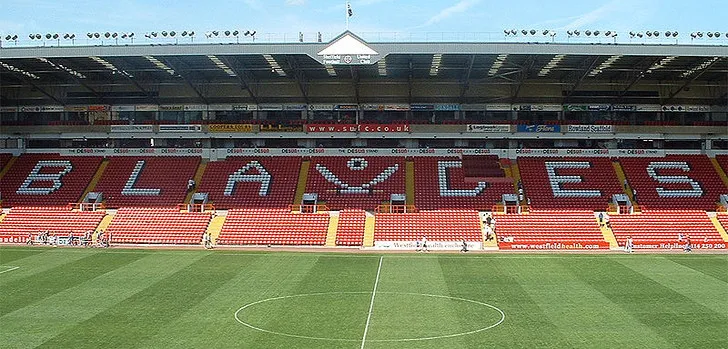 Khán đài John Street tại sân Bramall Lane, nơi tập trung các tiện ích cao cấp và khu vực gia đình