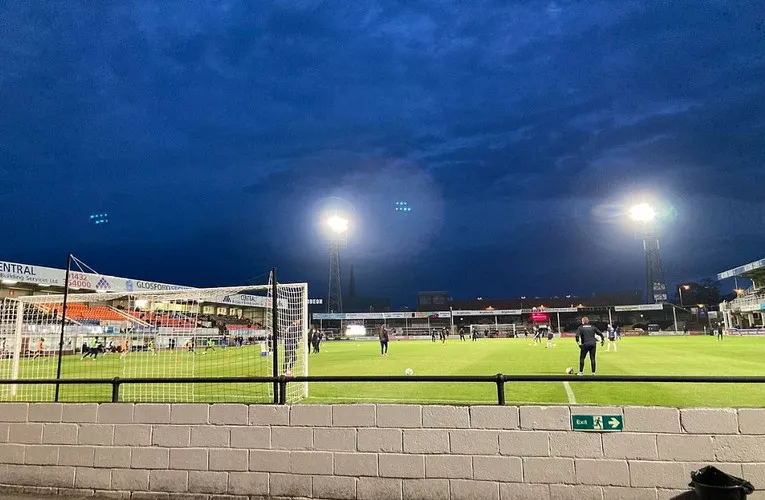 Khán đài Merton Stand tại sân Edgar Street, khu vực dành cho gia đình và truyền thông