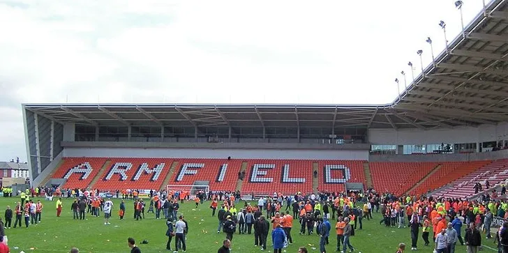 Khán đài South Stand tại sân vận động Bloomfield Road, được đặt tên theo huyền thoại Jimmy Armfield