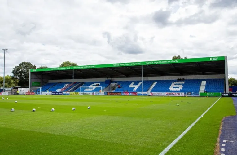 Khán đài South Stand tại sân vận động Silverlake của Eastleigh FC