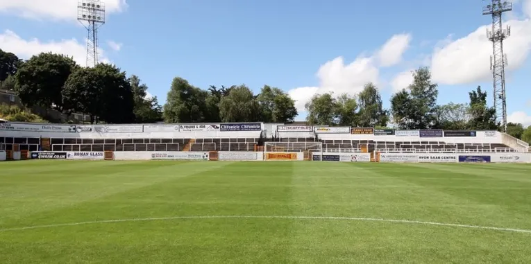 Khán đài The Bristol End tại Twerton Park dành cho cổ động viên đội khách