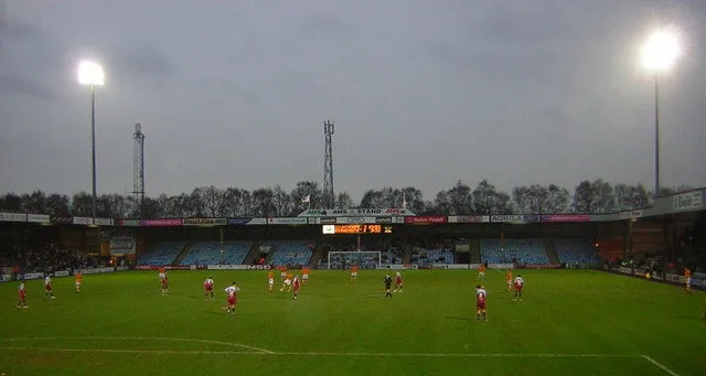 Khoảnh khắc trận Scunthorpe United đối đầu AFC Bournemouth tại Glanford Park