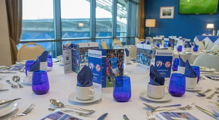 Không gian dịch vụ hiếu khách (Hospitality) sang trọng tại sân vận động SMH Group Stadium của Chesterfield FC