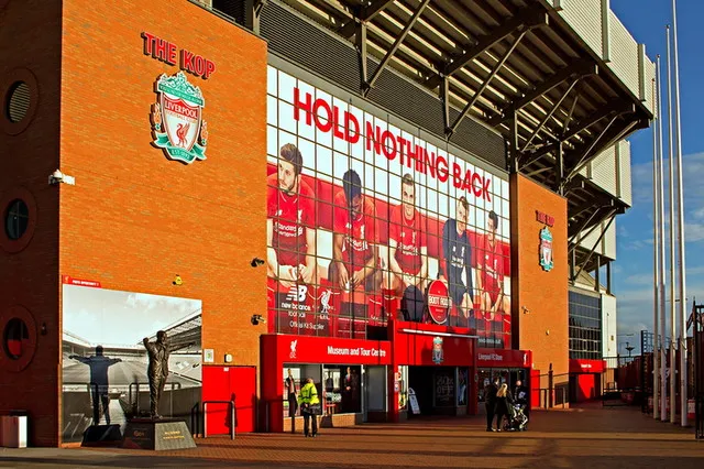 Khu vực bên ngoài khán đài The Kop của sân Anfield