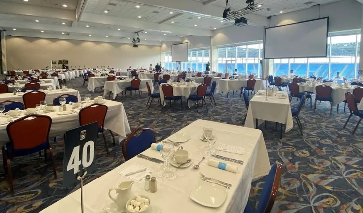 Khu vực dịch vụ hospitality sang trọng tại sân vận động Coventry Building Society Arena, dành cho VIP.