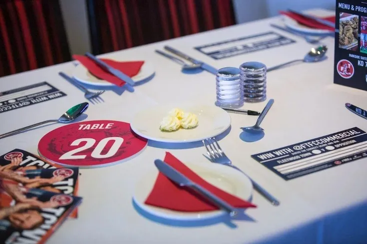 Khu vực dịch vụ khách sạn Parkside Lounge tại Highbury Stadium