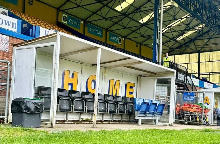 Khu vực ghế dự bị (dugout) tại sân vận động The Walks