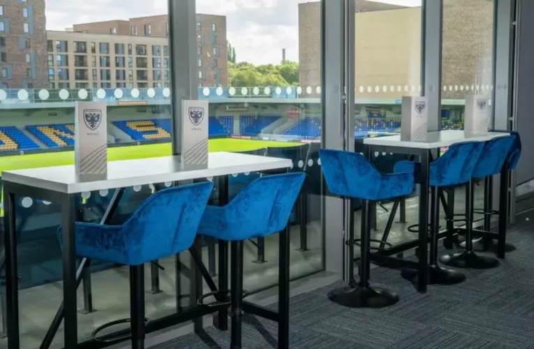 Khu vực hospitality sang trọng tại sân Plough Lane