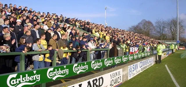 Khu vực khán đài phía Bắc (Northern Terrace) tại sân Huish Park