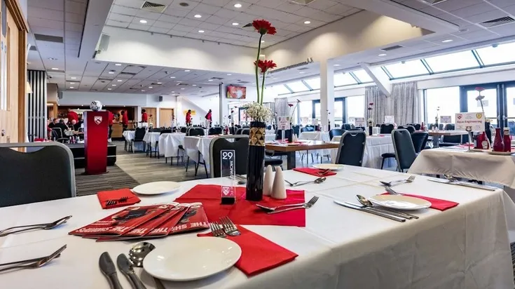 Khu vực phòng khách VIP (Hospitality Suite) tại Sân vận động Mazuma Mobile.