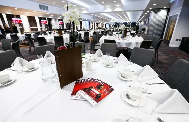 Khu vực sảnh khách sạn VIP tại sân Ashton Gate, được trang bị hiện đại