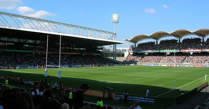 Khung cảnh bên trong Stade de Gerland vào năm 2007