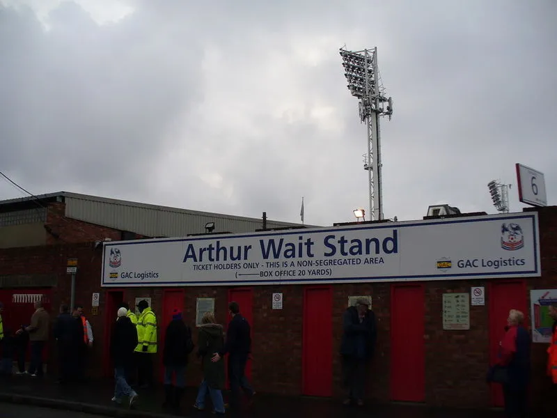 Khung cảnh khán đài Arthur Wait tại Selhurst Park