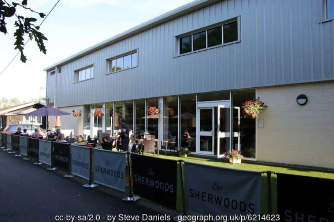 Khung cảnh khán đài Shed End tại sân Silverlake, nơi tập trung CĐV cuồng nhiệt của Eastleigh FC