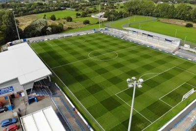 Khung cảnh tổng thể Tameside Stadium, sân nhà của CLB Curzon Ashton FC tại Ashton-under-Lyne