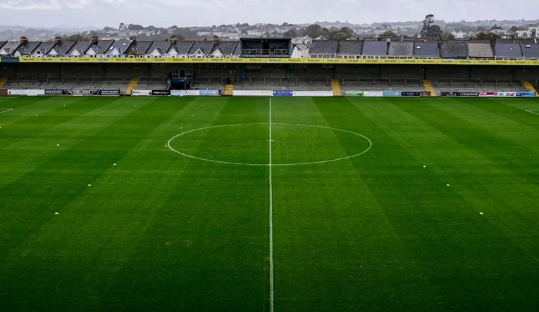 Mặt cỏ sân Plainmoor của Torquay United