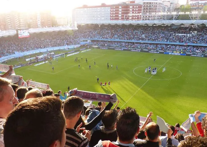 Người hâm mộ Celta Vigo theo dõi trận đấu từ khán đài Sân vận động Balaídos