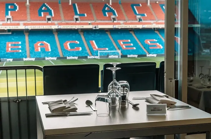 Phòng VIP sang trọng tại Selhurst Park với tầm nhìn ra sân