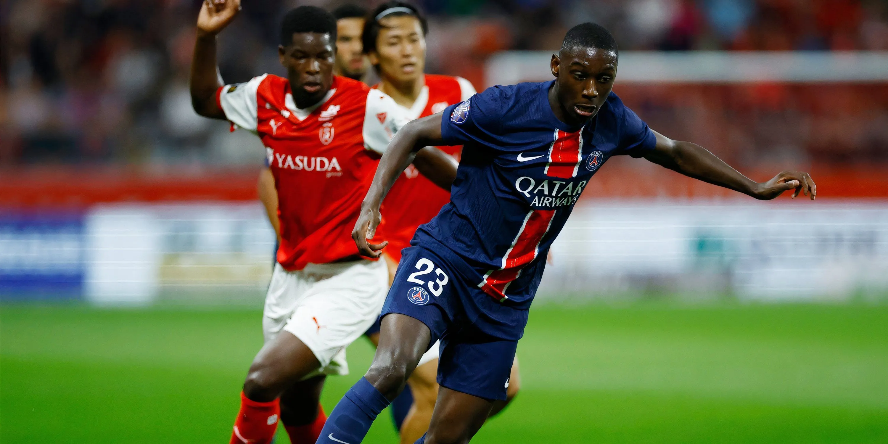 Randal Kolo Muani trong màu áo PSG thi đấu tấn công