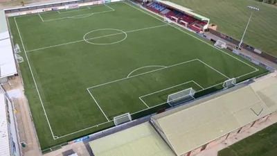 Sân vận động Priory Lane của Eastbourne Borough FC nhìn từ trên cao, thể hiện quy mô và vị trí.