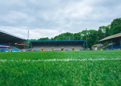 Sân vận động The Shay, sân nhà của FC Halifax Town, nhìn từ bên ngoài.