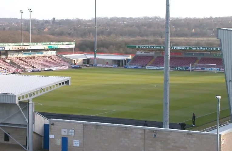 Sixfields Stadium trước giờ bóng lăn