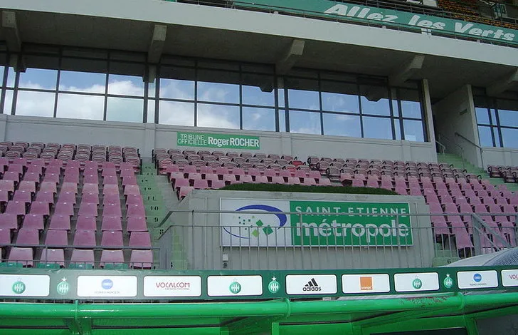 Sơ đồ bố trí chỗ ngồi và các khán đài chính tại sân Stade Geoffroy-Guichard.