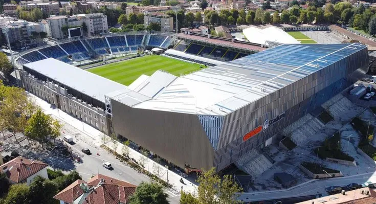 Sơ đồ tổng quan mặt bằng khán đài và bố trí chỗ ngồi tại Gewiss Stadium của Atalanta.