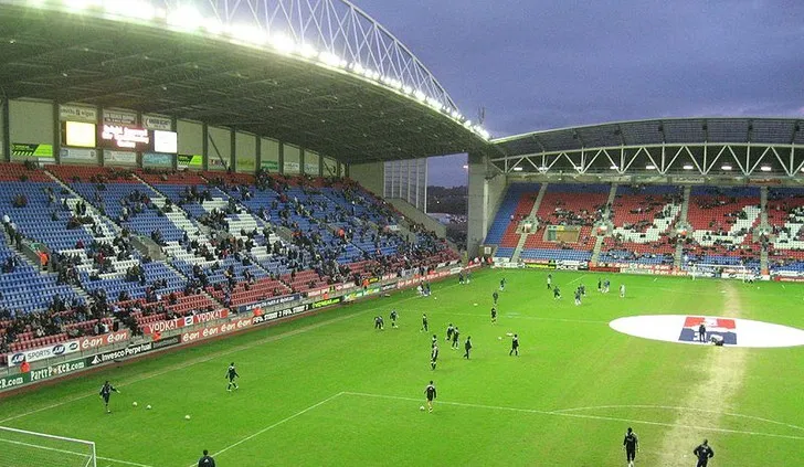 Tên gọi cũ JJB Stadium trên bảng hiệu bên ngoài sân vận động