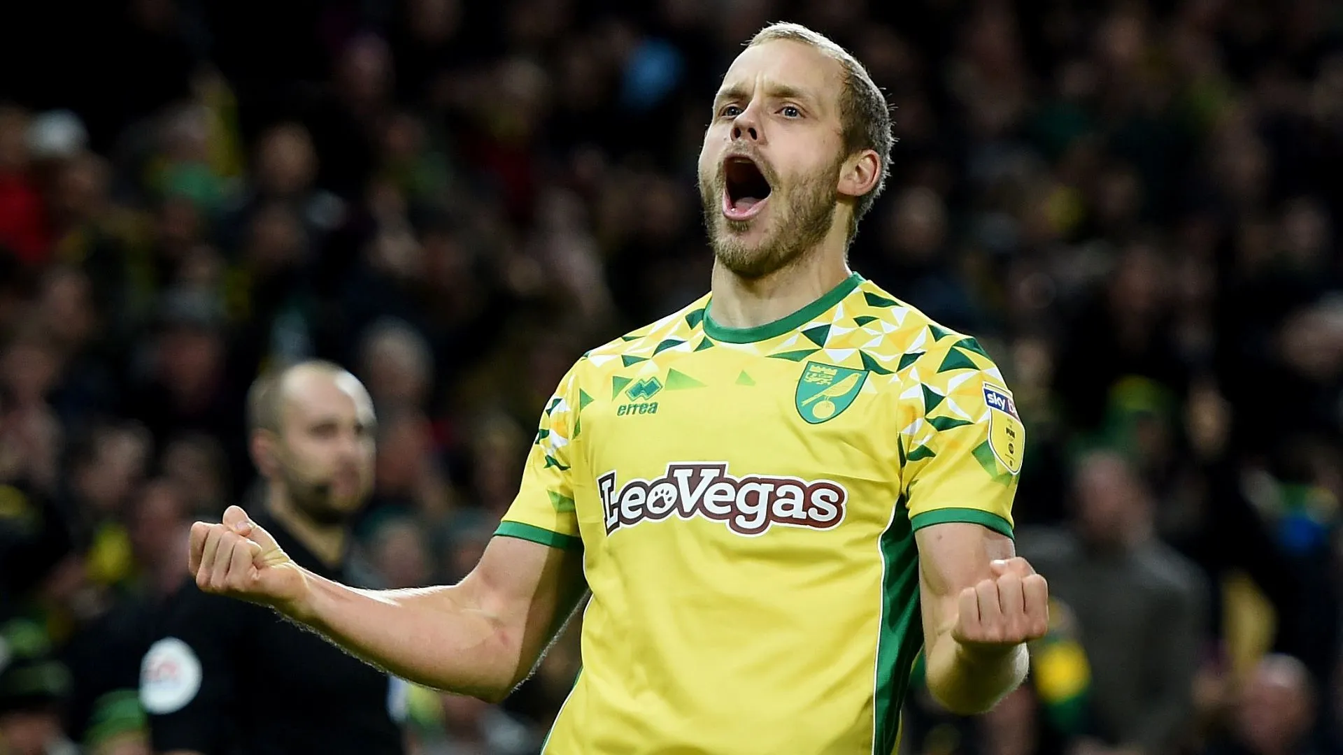 Tiền đạo Teemu Pukki trong màu áo Norwich City thi đấu tại Carrow Road
