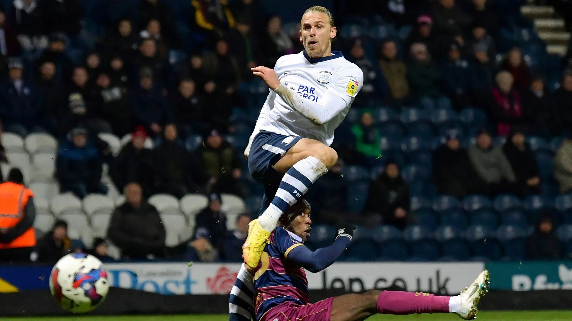 Tiền vệ Brad Potts, mục tiêu chuyển nhượng của Huddersfield Town