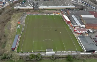 Toàn cảnh bên ngoài Spencer Stadium, sân nhà của câu lạc bộ Banbury United
