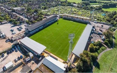 Toàn cảnh sân vận động Abbey từ trên cao, sân nhà của Cambridge United