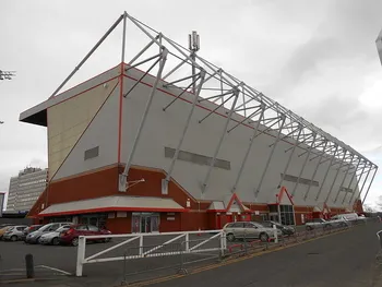 Toàn cảnh Sân vận động Alexandra, sân nhà của Crewe Alexandra FC