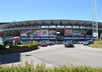 Toàn cảnh Sân vận động Balaídos nhìn từ khán đài Marcador và Xeral, sân nhà của Celta Vigo
